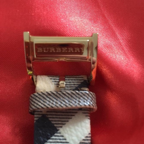 100% Authentic Burberry watch - Picture 3 of 12